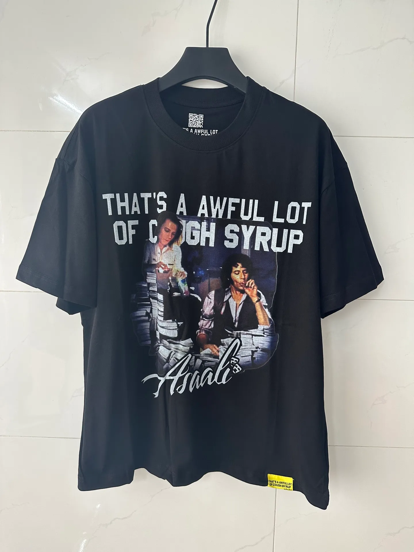 2206# Active Black (white ink direct injection) | THAT'S A AWFUL LOT OF COUGH SYRUP In Stock Real shot American simple fashion brand loose casual T-shirt Fabric (fabric): 32 counts Weight combed double yarn pure cotton Sizes (size): S-M L X L Color (colour): Active Black